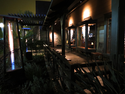 restaurant front patio seating